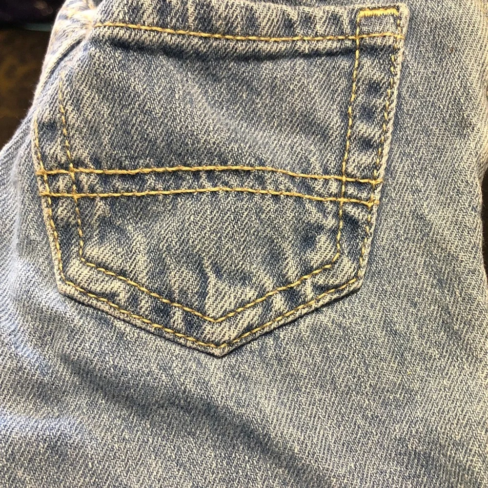 The children’s place size 2T denim shorts button snap light wash